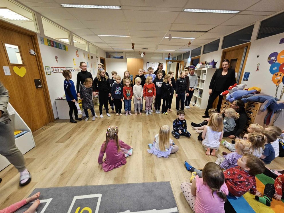 Skólakór í heimsókn