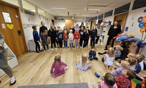 Skólakór í heimsókn